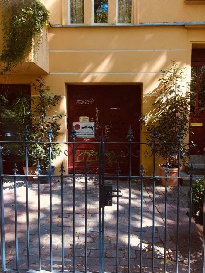 Apartamento Beautiful And Cozy Remise For Up To 6 Guests Berlín Exterior foto